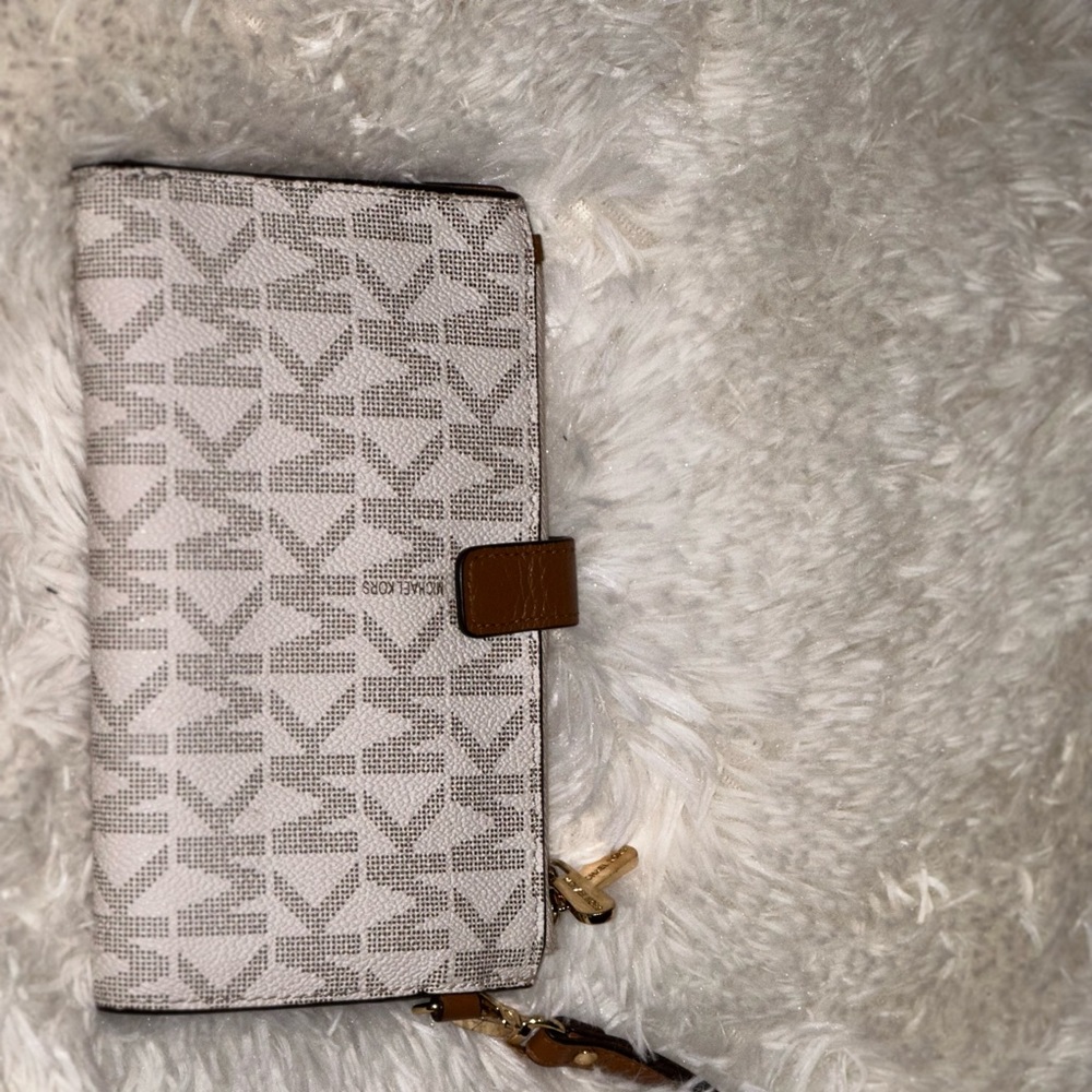 Nice gently used wristlet - Picture 2 of 3
